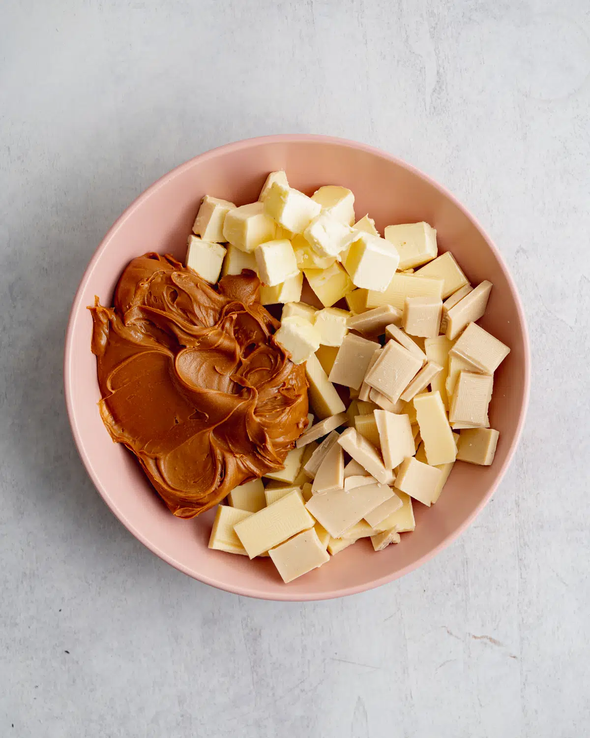 ingredients for vegan biscoff white chocolate fudge.