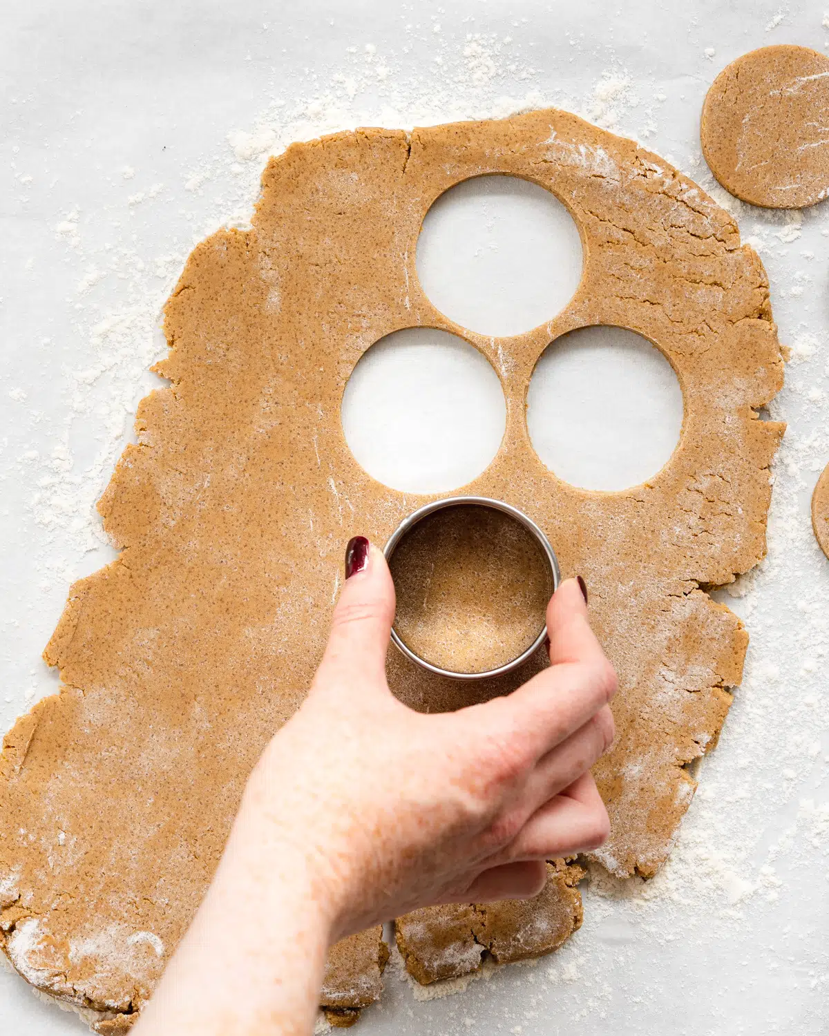 cutting out speculoos cookies with a cookie cutter.